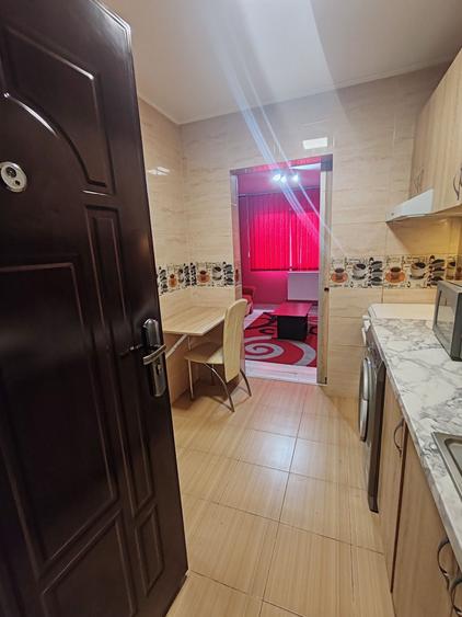 Garsonieră decomandată în Sud