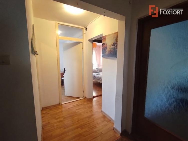 Apartament cu 3 camere decomandat, mobilat în Girocului