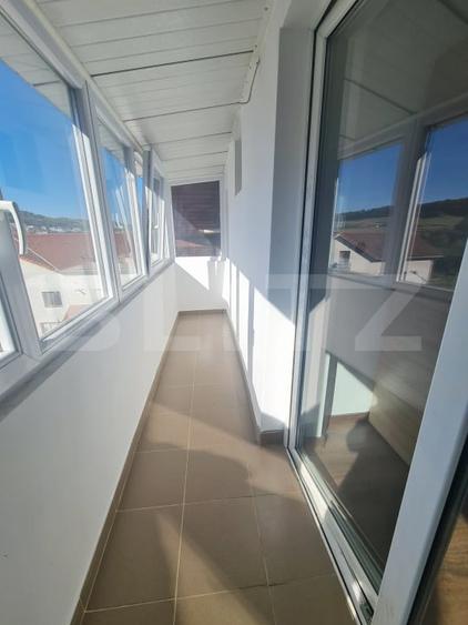 Apartament cu 3 camere semidecomandat, mobilat în Florești