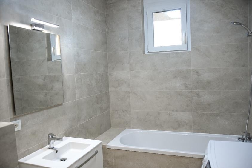 Apartament cu 3 camere decomandat, mobilat în Micălaca
