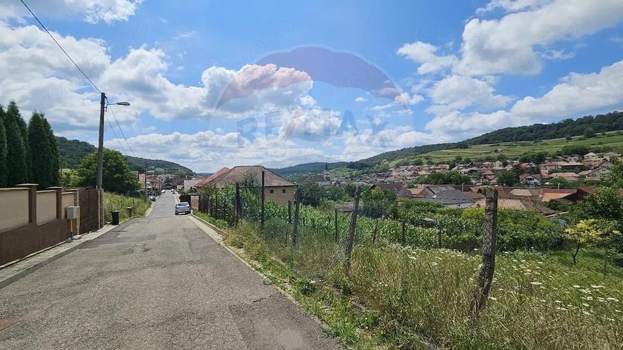 Teren de 1103 mp, în Sud