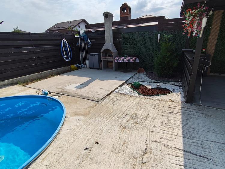 Casă cu 3 camere cu Piscina în Săbăreni