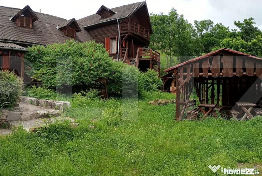 Casă cu 7 camere cu Teren 1384 Mp în Cernat