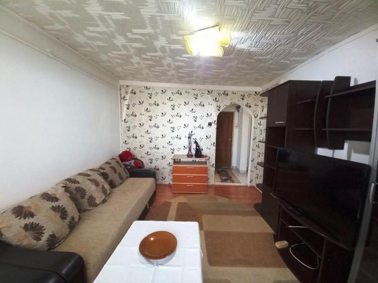 Apartament cu 2 camere decomandat, mobilat în Vest