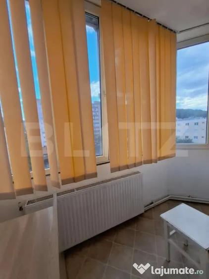 Apartament cu 3 camere decomandat în Calea București