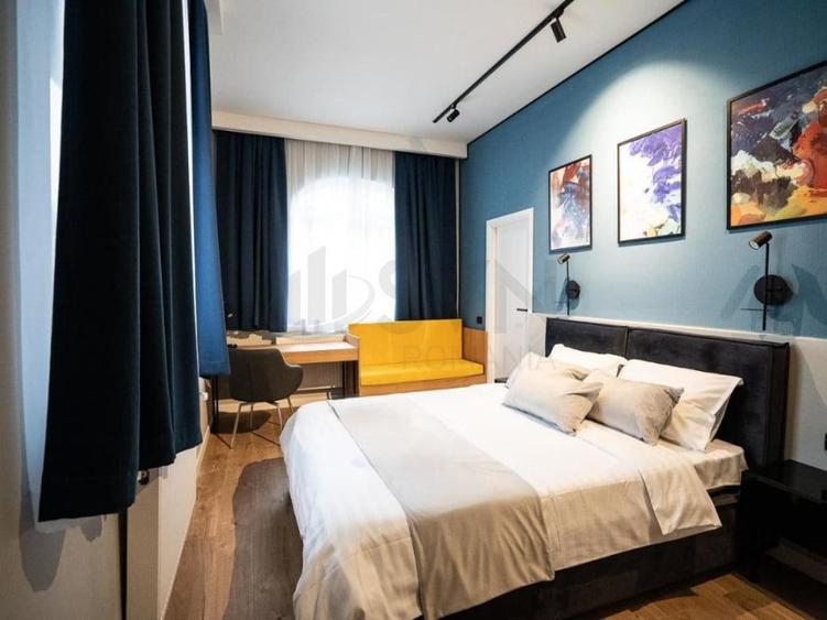 Casă cu 5 camere cu Teren 370 Mp în Romană