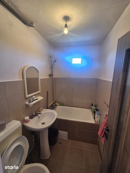 Apartament cu 3 camere semidecomandat în Central