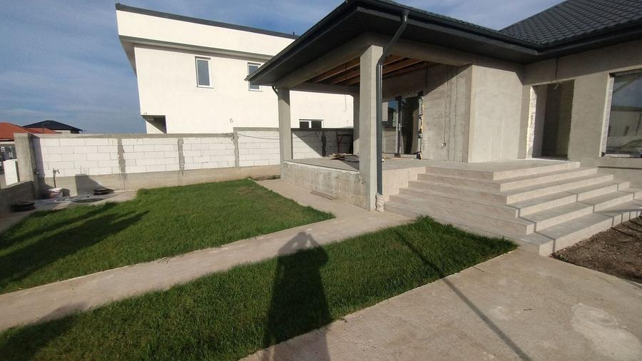 Casă individuală cu 4 camere cu Canalizare în Valu lui Traian
