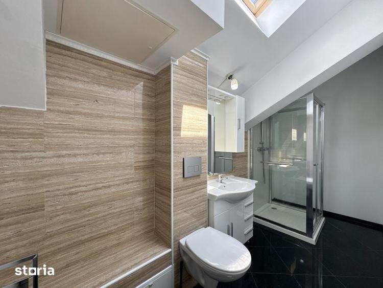 Casă cu 8 camere cu Teren 500 Mp în Odăi