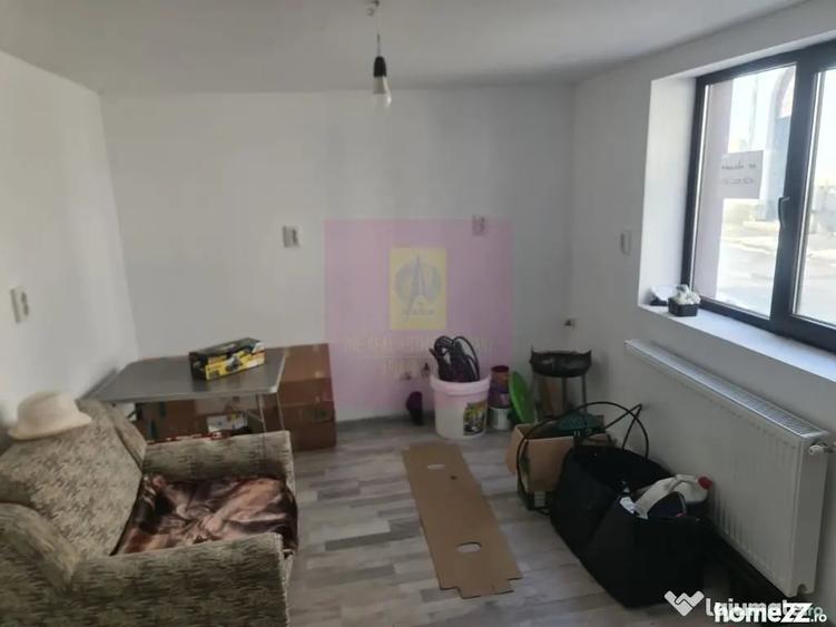 Casă cu 2 camere cu Teren 4 Mp în Azuga