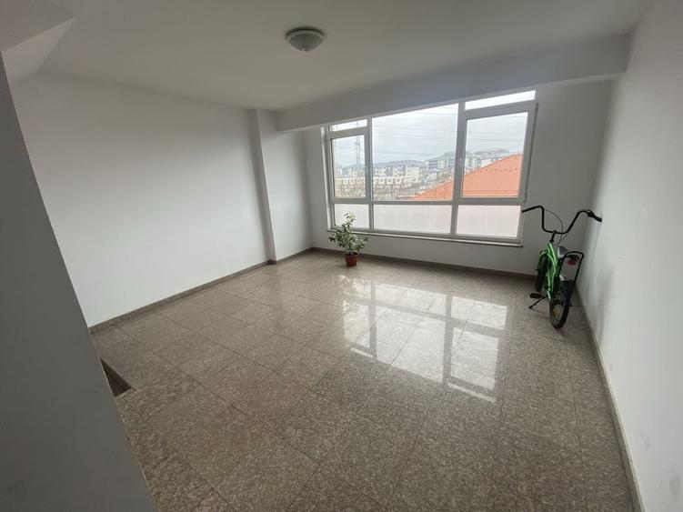 Apartament cu 3 camere decomandat în Dobroești