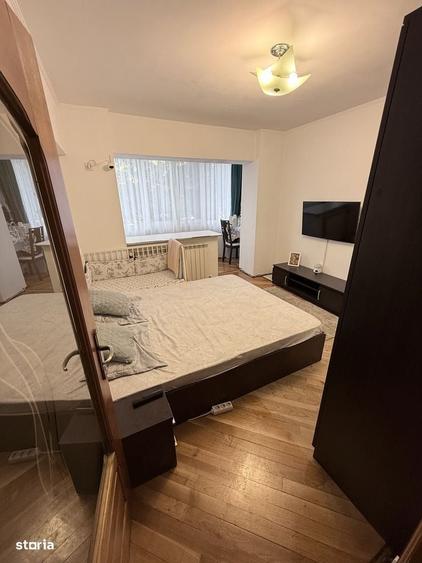 Apartament cu 3 camere decomandat în Lacul Tei