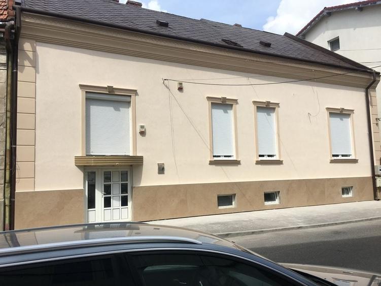 Casă cu 4 camere cu Teren 350 Mp în Central