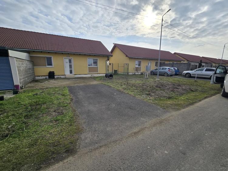 Duplex cu 3 camere cu Canalizare în Moșnița Nouă