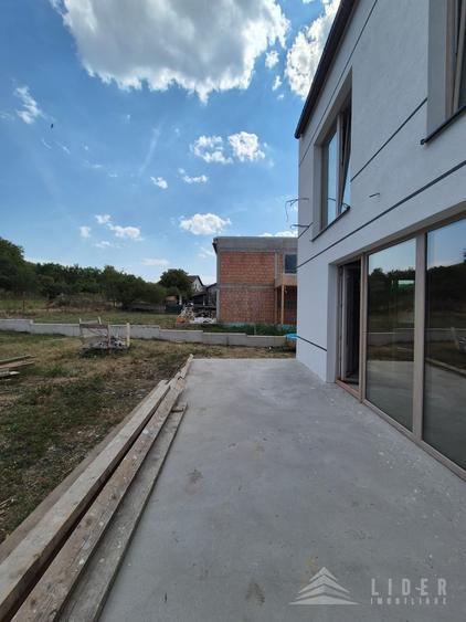 Casă individuală cu 5 camere cu Canalizare în Borhanci