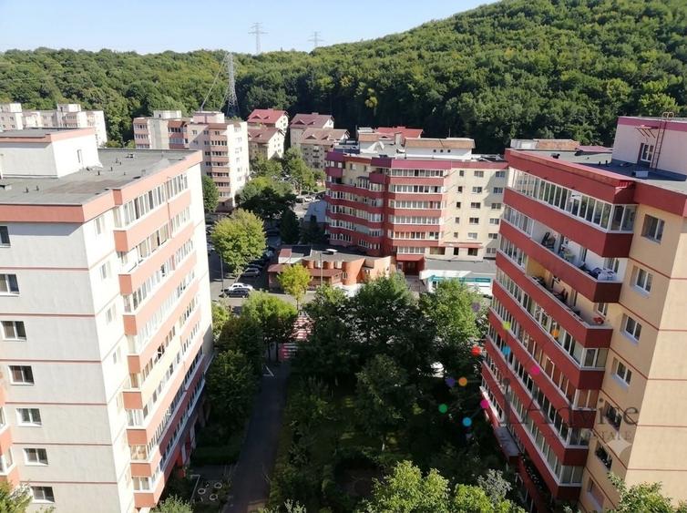 Apartament cu 3 camere decomandat, mobilat în Valea Cetății