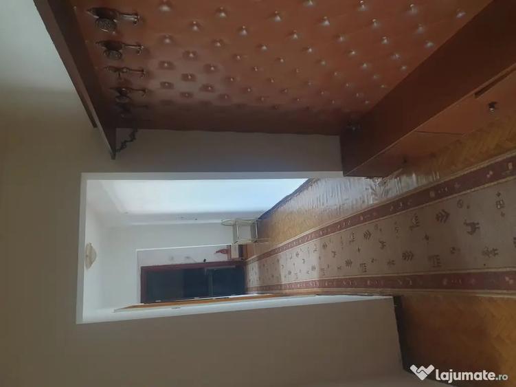 Apartament cu 3 camere decomandat în Păcii