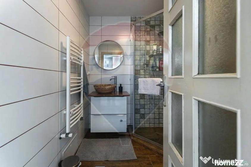 Apartament cu 3 camere nedecomandat în Schei