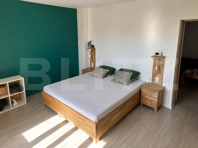 Casă individuală cu 8 camere cu Canalizare în Reghin
