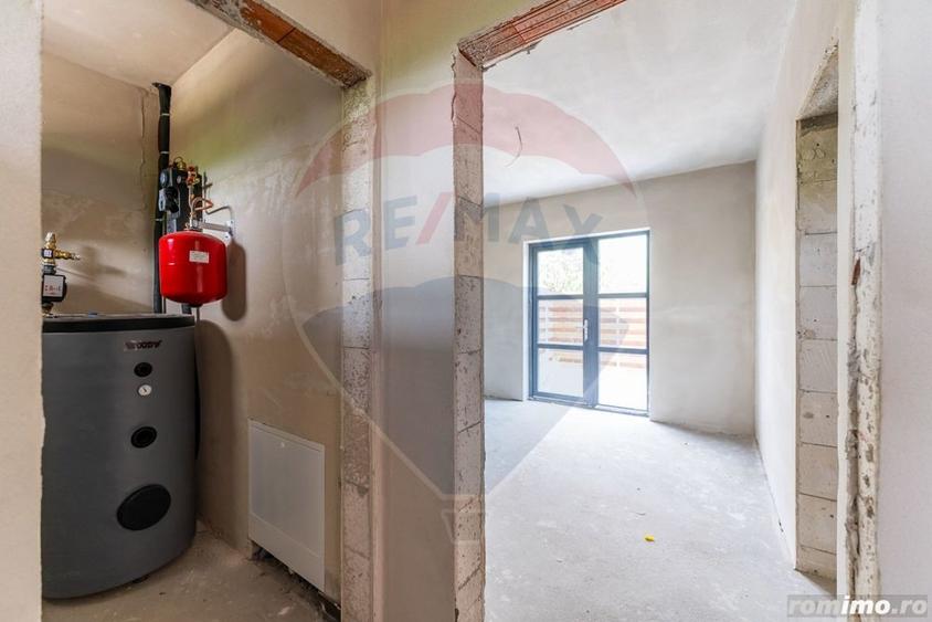 Apartament cu 4 camere decomandat în Pârneava