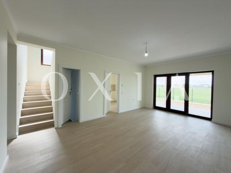 Duplex cu 5 camere cu Canalizare în Dumbrăvița