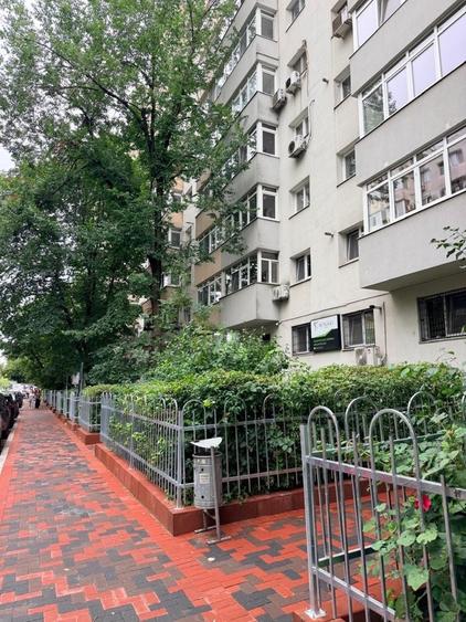 Apartament cu 3 camere decomandat în Vitan