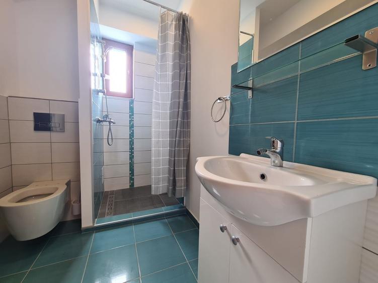 Casă individuală cu 18 camere cu Canalizare în Calea Călărașilor