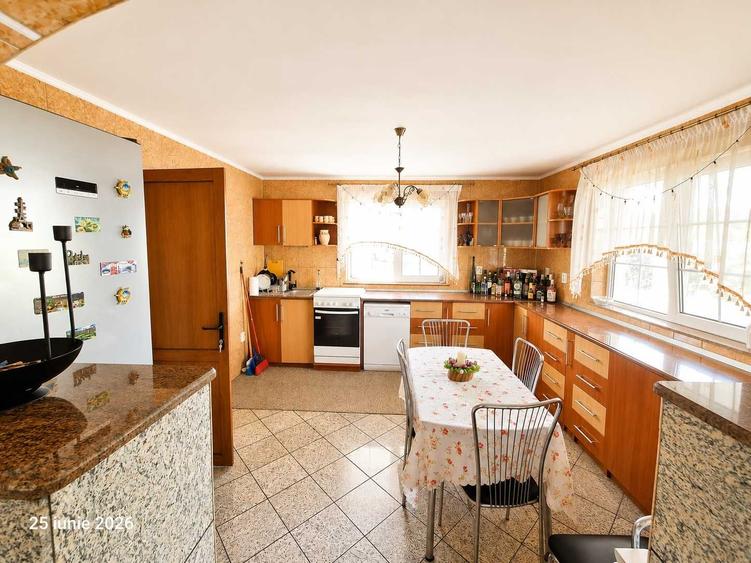 Casă cu 4 camere în Ostroveni