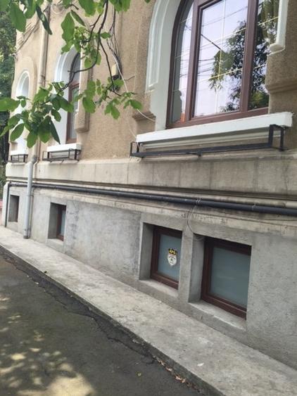 Apartament cu 4 camere semidecomandat în Cotroceni
