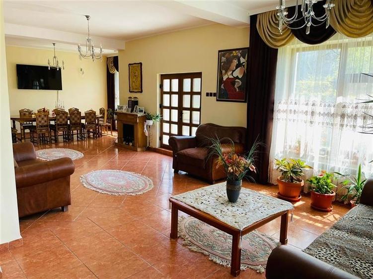 Casă individuală cu 8 camere cu Canalizare în Agigea