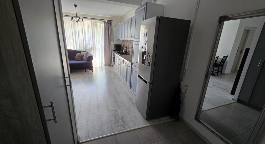 Apartament cu 3 camere semidecomandat, mobilat în Florești — fotografia 3