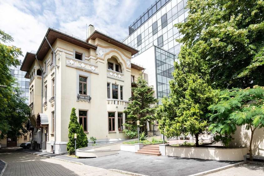 Casă cu 4 camere cu Teren 1266 Mp în Romană
