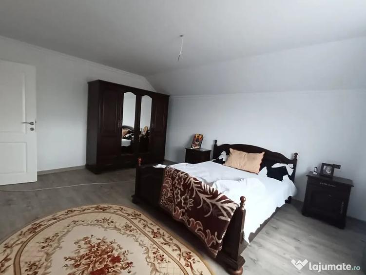 Casă cu 6 camere cu Teren 1000 Mp în Șcheia