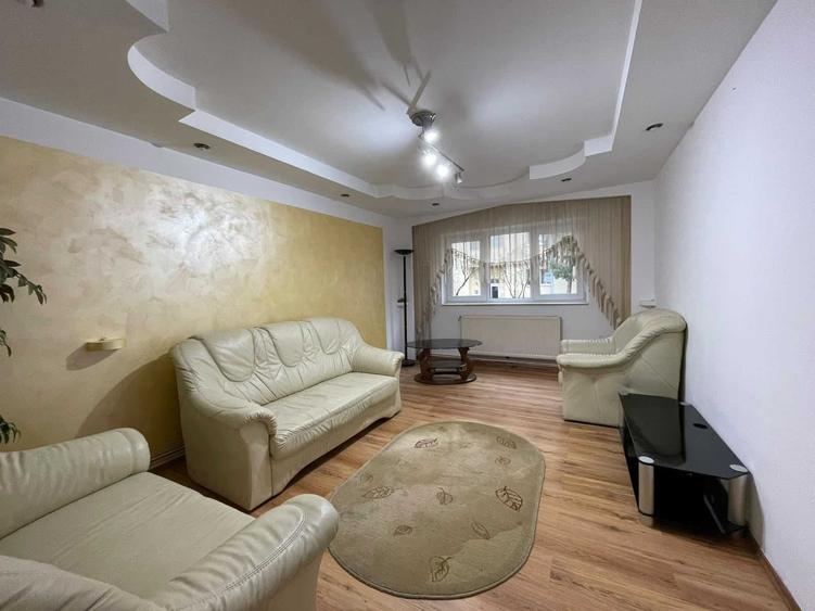 Apartament cu 3 camere decomandat în Central