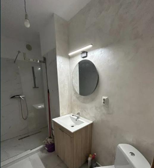 Apartament cu 3 camere semidecomandat, mobilat în Iancului