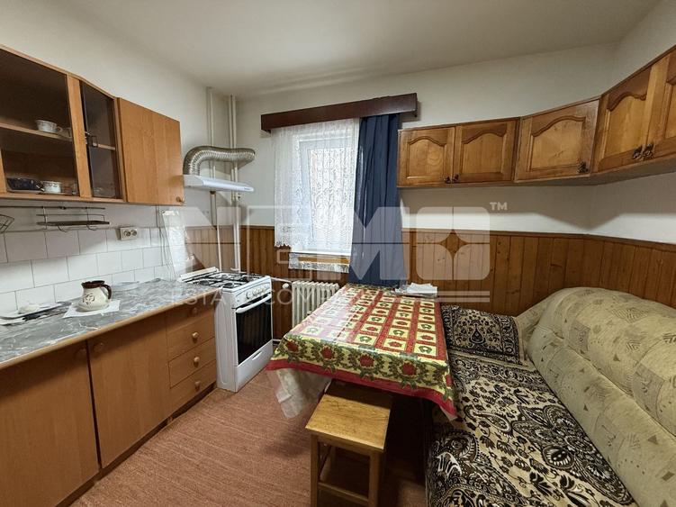 Apartament cu 2 camere semidecomandat, mobilat în Central