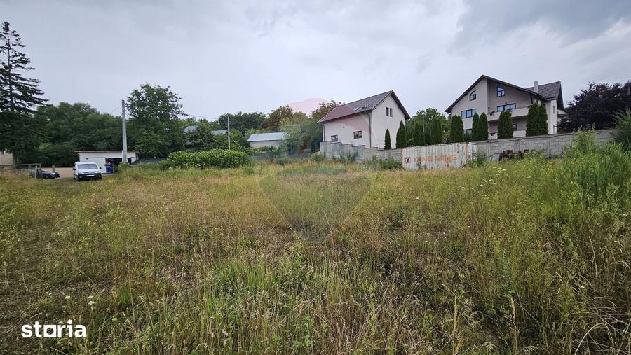 Teren de 2700 mp, în Central