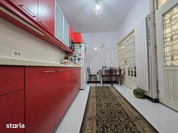 Casă cu 6 camere cu Teren 261 Mp în Eminescu