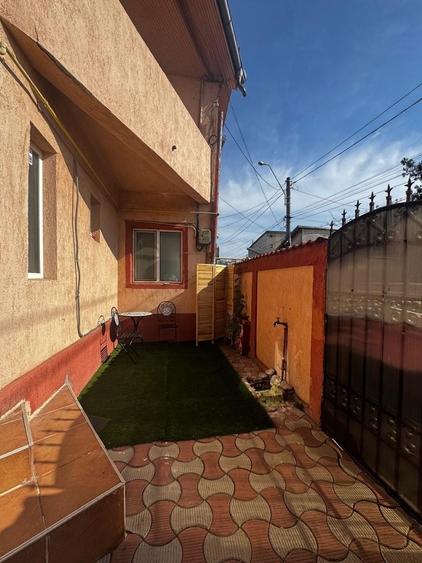Casă individuală cu 6 camere cu Canalizare în Rahova