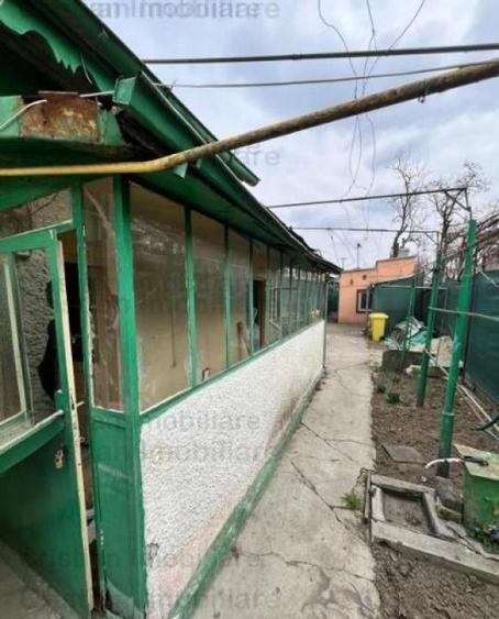 Casă cu 3 camere cu Canalizare în Central