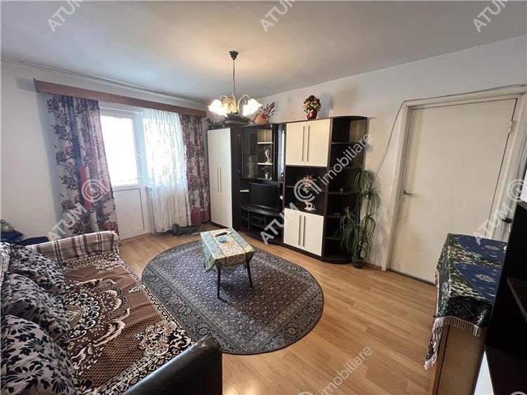 Apartament cu 3 camere semidecomandat, mobilat în Aeroport