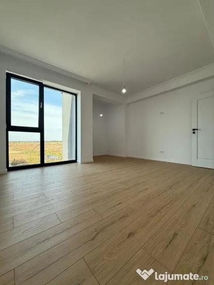 Casă cu 5 camere cu Teren 60 Mp în Pipera