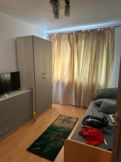 Apartament cu 3 camere decomandat în Gara de Nord
