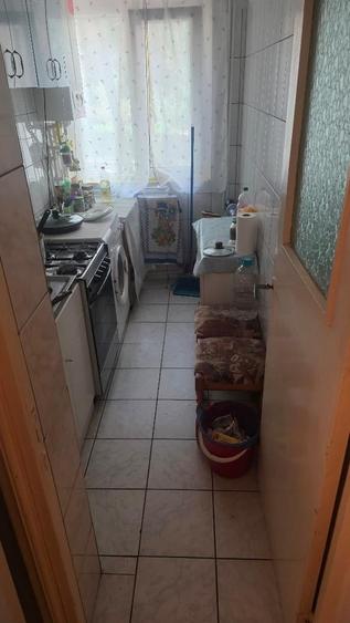 Apartament cu 3 camere semidecomandat în Groapa