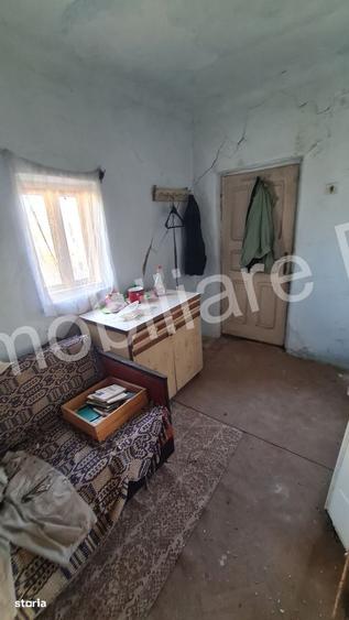 Casă cu 2 camere cu Teren 3500 Mp în Merișani