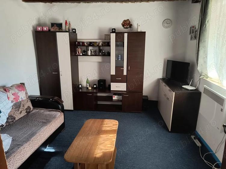 Casă cu 2 camere cu Teren 2700 Mp în Săceni