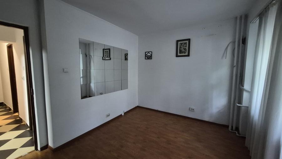 Apartament cu 3 camere decomandat în Decebal