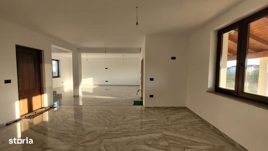 Casă cu 4 camere în Central