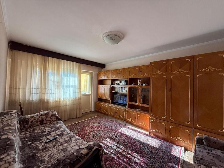 Apartament cu 3 camere decomandat, mobilat în Faleza Nord