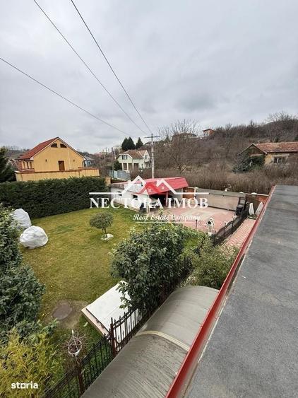 Casă cu 4 camere cu Teren 600 Mp în Central